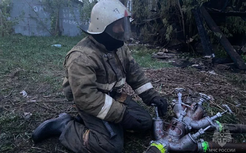 Пожар на ул. Куйбышева в Сарапуле, фото: пресс-служба ГУ МЧС по Удмуртии