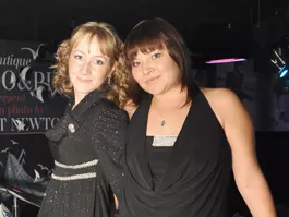 Девушка на дискотеке должна выглядеть ярко и интересно, а спортивной одежде место в спортзале