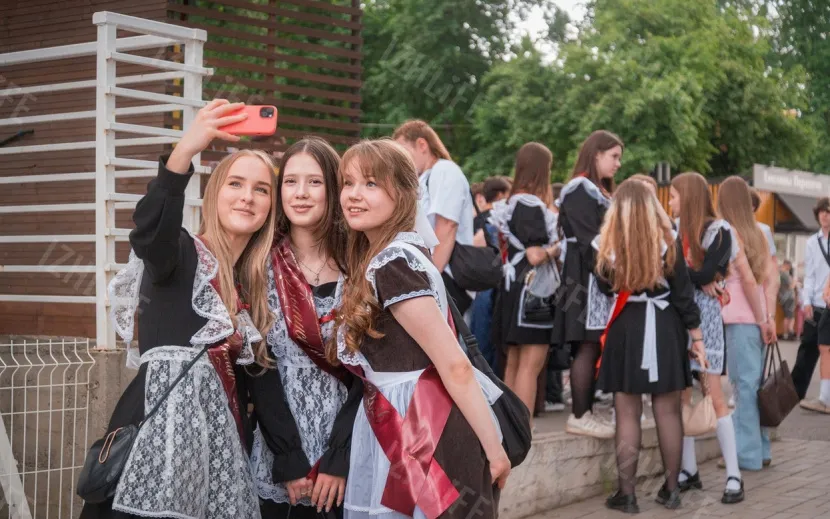 Выпускники школ Ижевска отметили «Последний звонок». Фото: Алексей Филинов