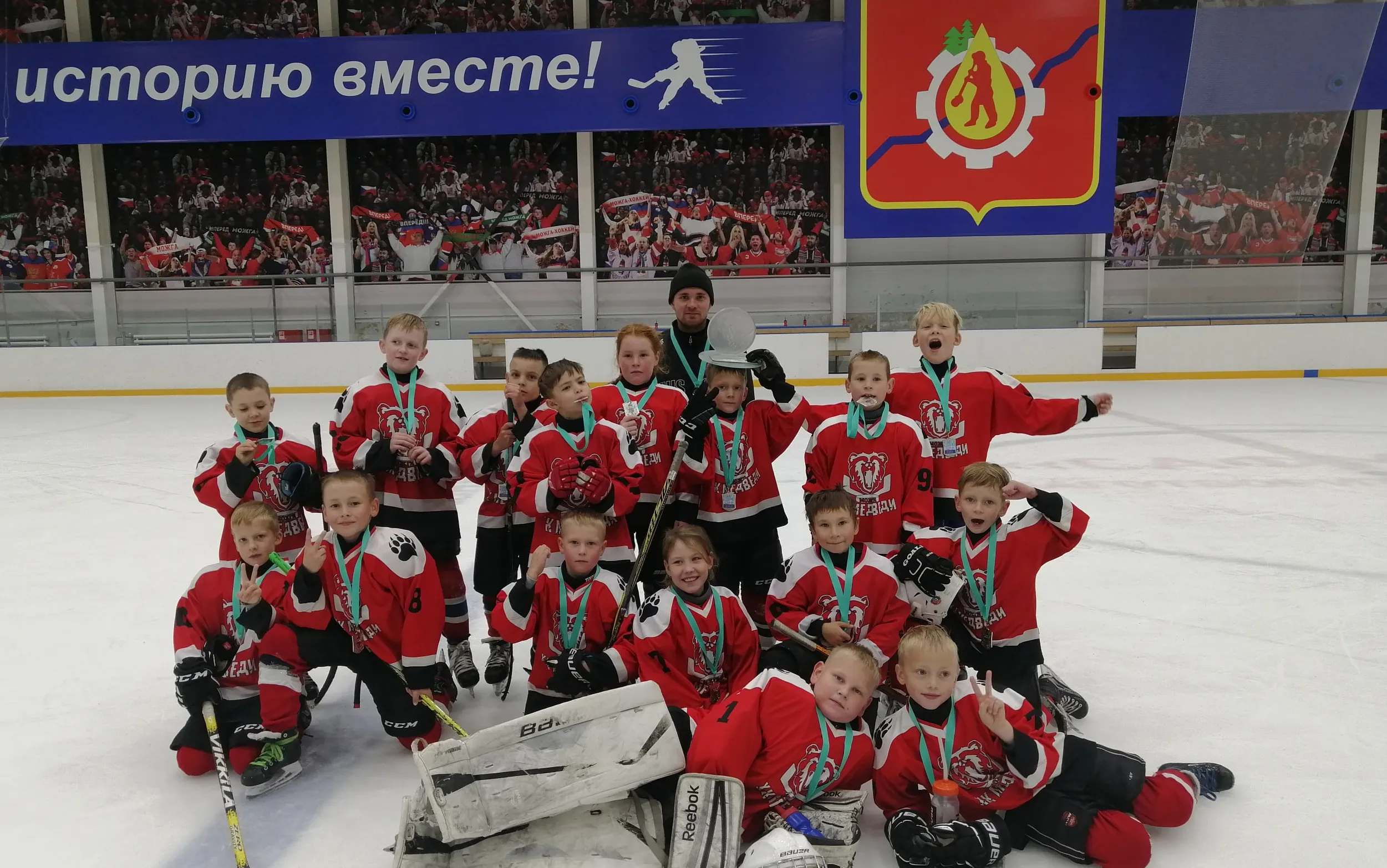 Юные хоккеисты из Можги завоевали золото на турнире «Хрустальная шайба» в Удмуртии