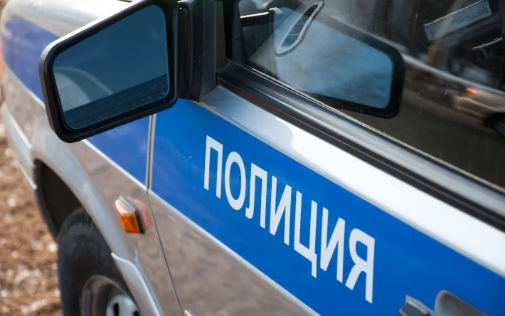 Житель Удмуртии пытался скинуть с крыши своего авто инспектора ГИБДД