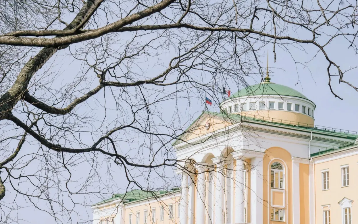 Лишение банкротов жилья, тротуарная плитка на автодороге и поимка нарушителей без водительских прав: что обсуждают ижевчане в социальных сетях 15 апреля