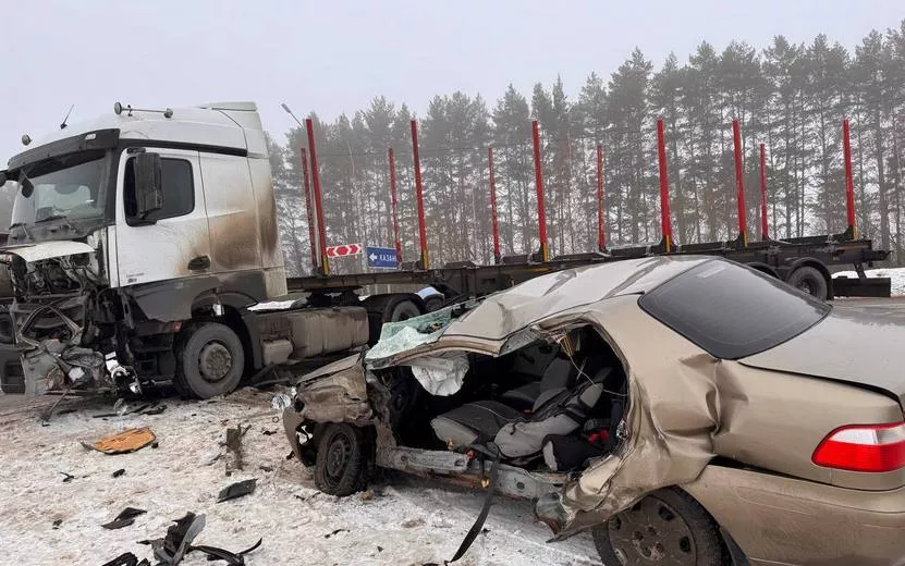 Водитель «Фиата» пострадал в столкновении с тягачом под Ижевском