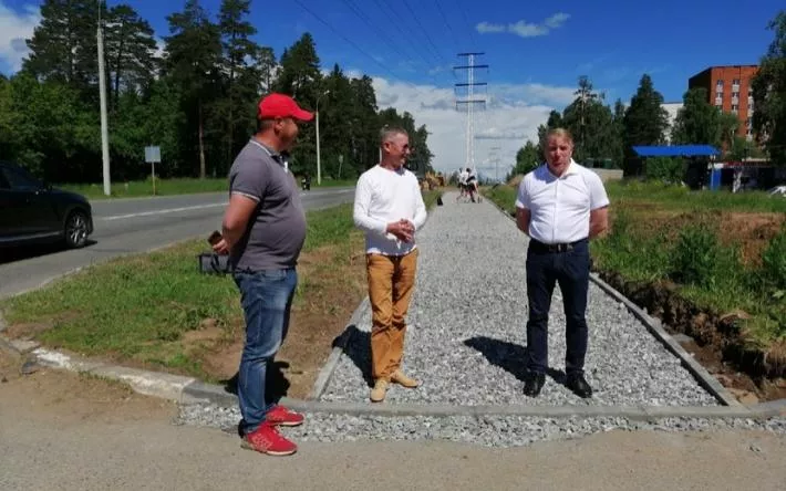 Депутаты проверили, как идут работы на двух тротуарах по проекту «Пешеходный Ижевск»