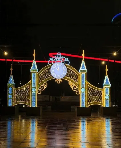 Новогоднюю иллюминацию включили на улицах Ижевска. Фото: пресс-служба администрации Ижевска