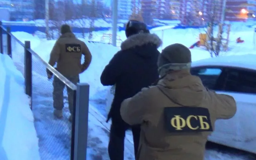 Задержание обвиняемых в краже оборудования для майнинга. Видео: УФСБ по Удмуртии