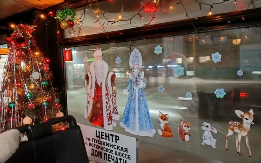 Новогодний троллейбус в Ижевске. Фото: Григорий Кудреватых