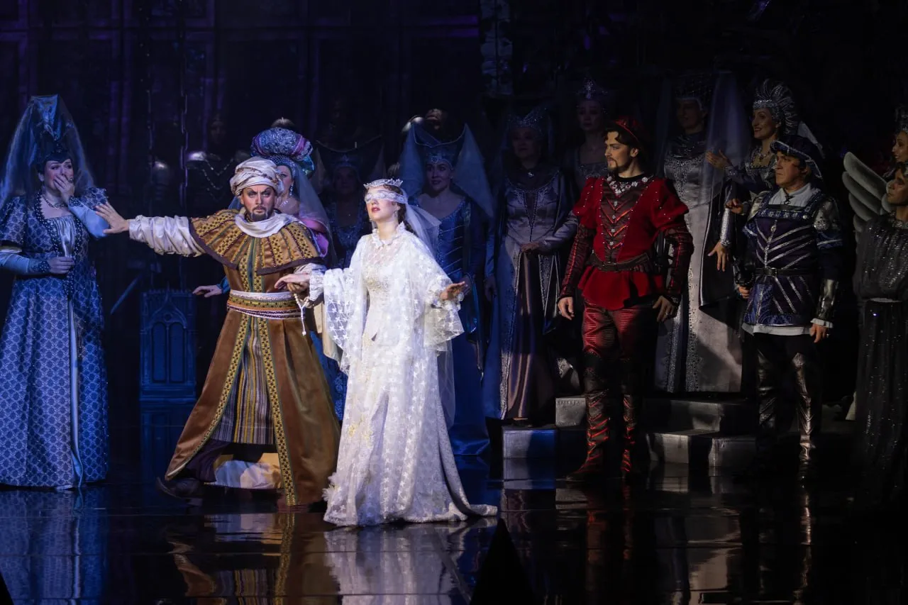 Бои на световых мечах и ремонт театра «Парафраз»: как Удмуртия отметит юбилейный театральный сезон