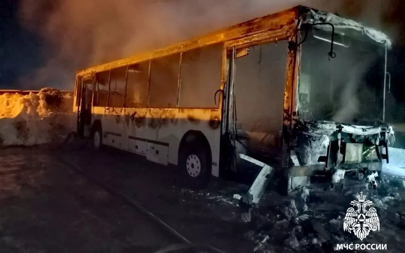 Пассажирский автобус сгорел под Ижевском