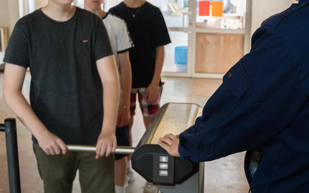 Множество нарушений при оказании услуг по охране школ выявили в Удмуртии