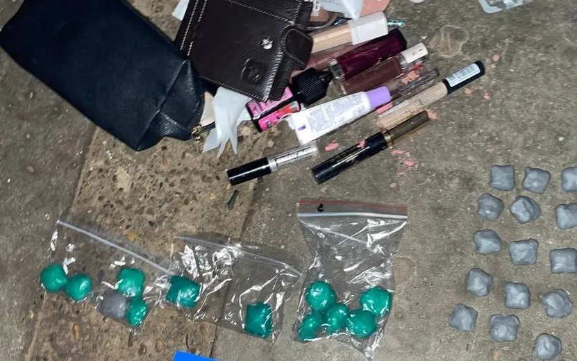27 свертков с наркотиками изъяли у девушки и мужчины в Ижевске