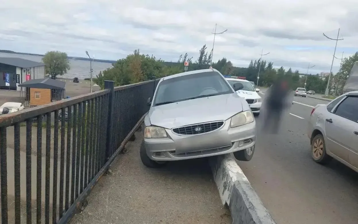 Пьяный водитель Hyundai сбил двух женщин на набережной в Ижевске