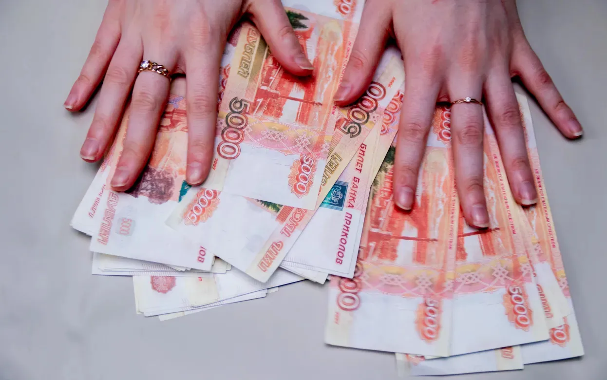 Наличные впервые стали самым популярным способом хранения сбережений россиян