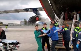 Самолет с 15 пострадавшими при стрельбе в Ижевске пациентами приземлился в Подмосковье