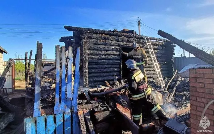 Дом сгорел в Камбарке из-за оставленной на плите еды