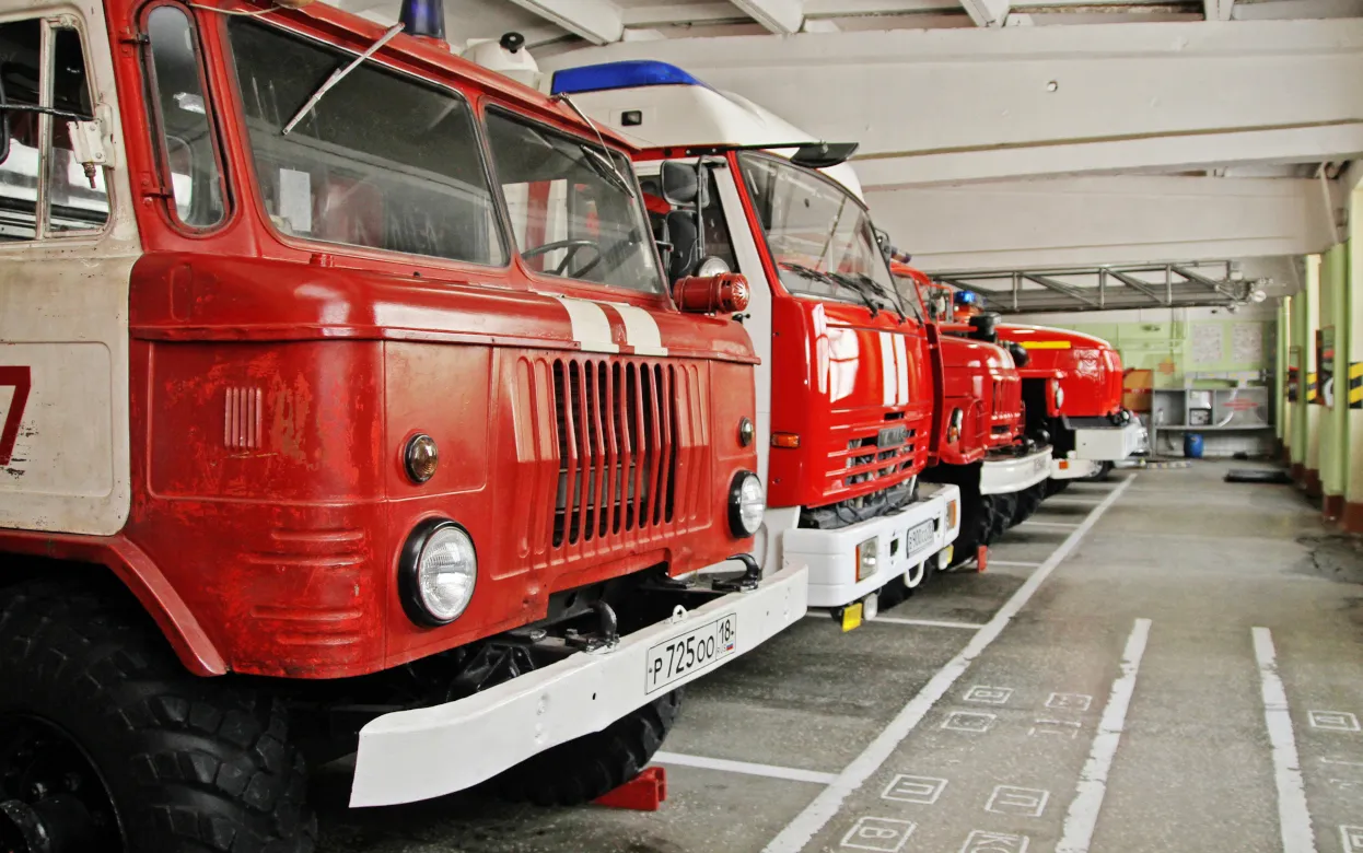 Нежилой барак загорелся в Ижевске