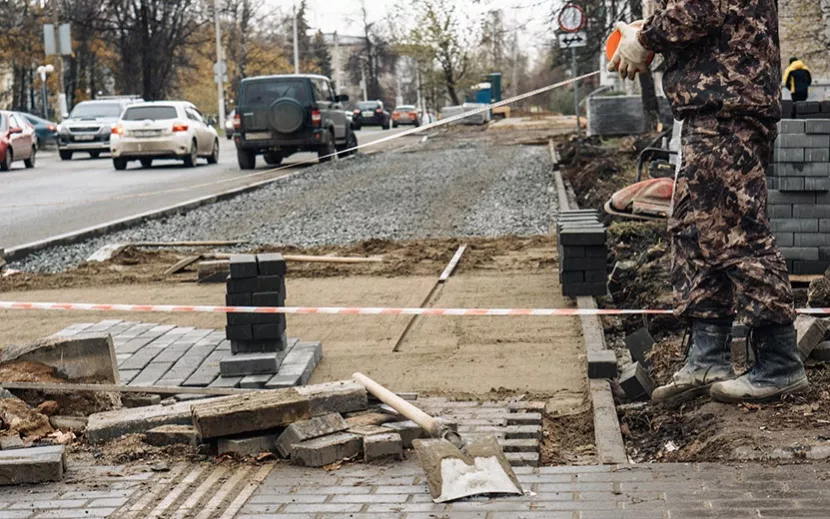 При этом на участке активно идут работы 