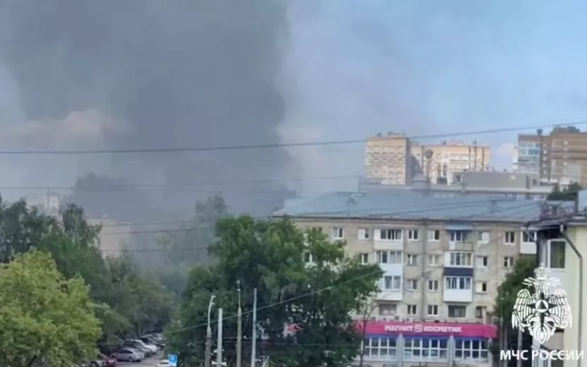 Деревянный дом загорелся на ул. Щорса в Ижевске
