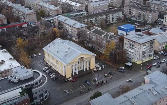 Видео: бывшему зданию кинотеатра «Дружба» в Ижевске исполнилось 67 лет
