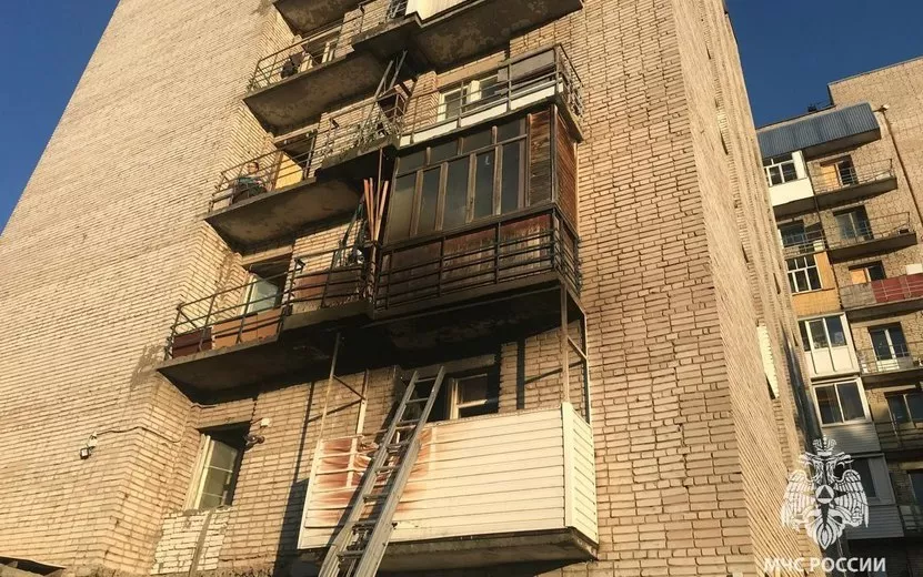 10 человек спасли из горящей многоэтажки в Ижевске