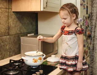 4 вкусных и полезных блюда, которые можно приготовить вместе с детьми