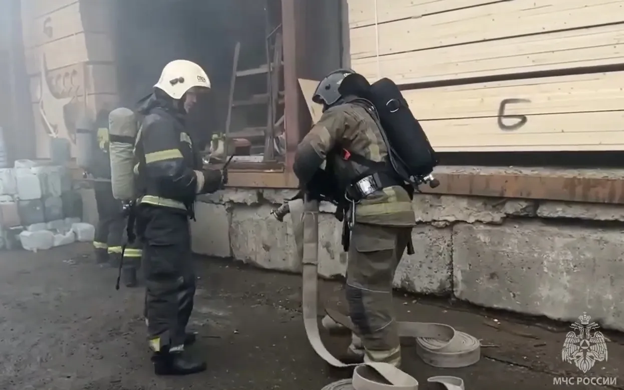 Пожар в цехе по производству деревянной упаковки ликвидировали в Ижевске