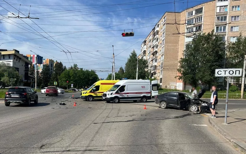 В ДТП с участием двух иномарок в Ижевске пострадали три человека