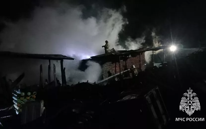 Два гаража и дровяник сгорели в Удмуртии из-за неосторожности при сварке
