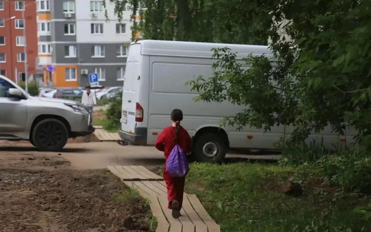 Асфальт сняли на тротуарах вдоль ул. Удмуртской в Ижевске