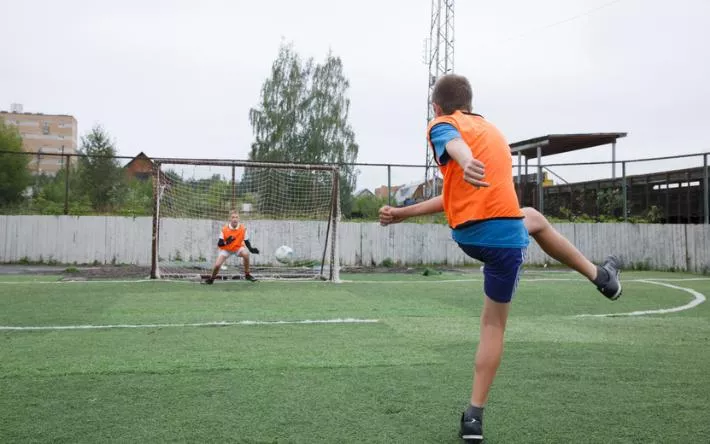 Школьный физрук незаконно открыл платную футбольную секцию в Ижевске