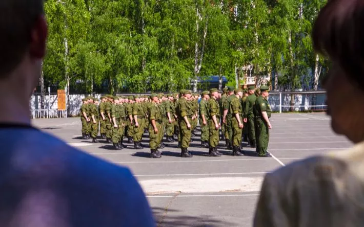 Категории не подпадающих под мобилизацию граждан уточнили в Минобороны