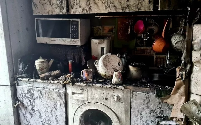 Стиральная машина загорелась в квартире на ул. Есенина