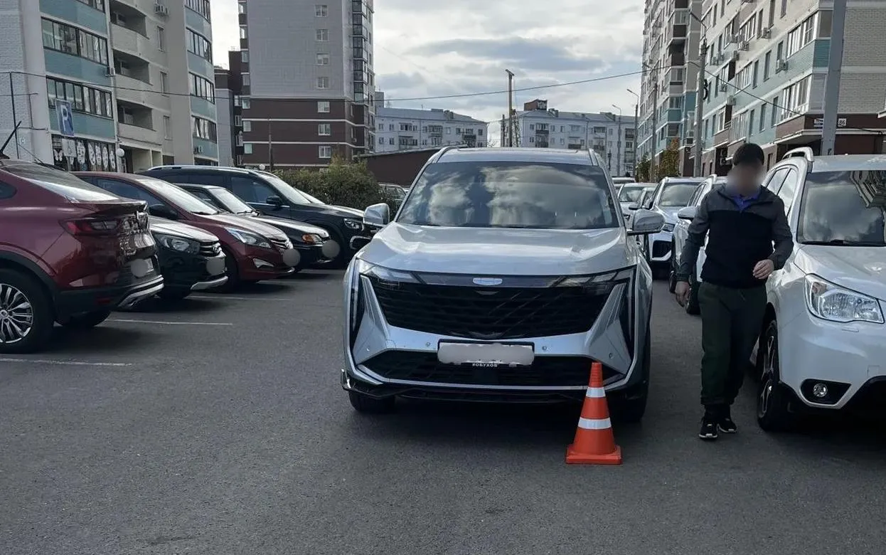 Водитель Geely сбил ребенка во дворе дома в Ижевске
