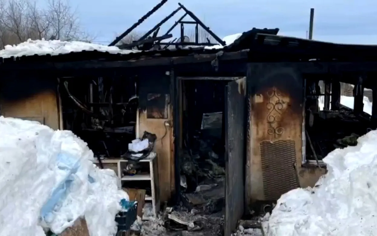 Семейная пара получила серьезные ожоги при пожаре в Глазове