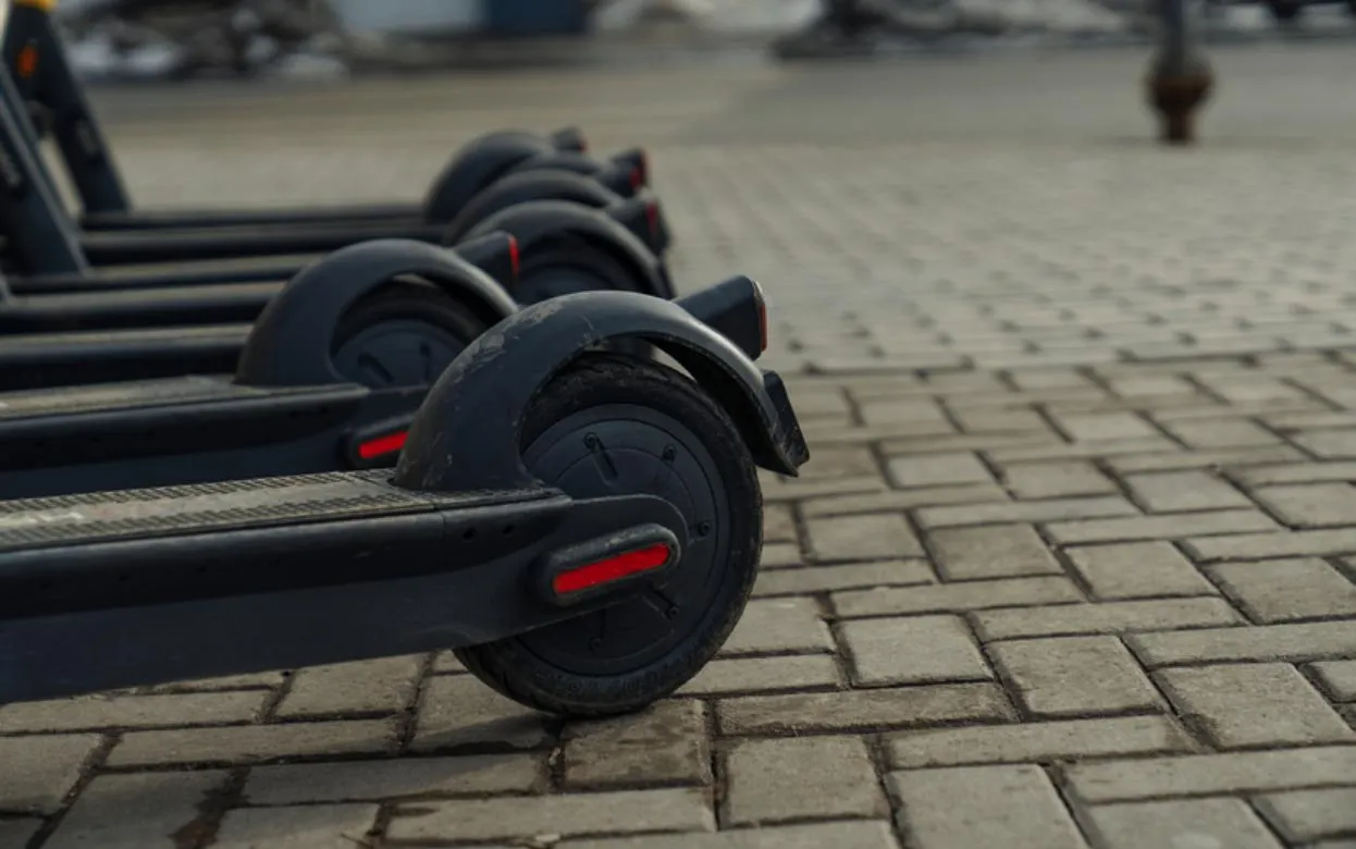 Уголовное дело возбудили в Ижевске после наезда самокатчицы на пешеходов