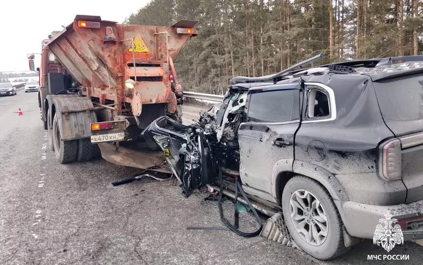 Водитель Haval врезался в грузовик дорожной службы на дороге Ижевск – Сарапул