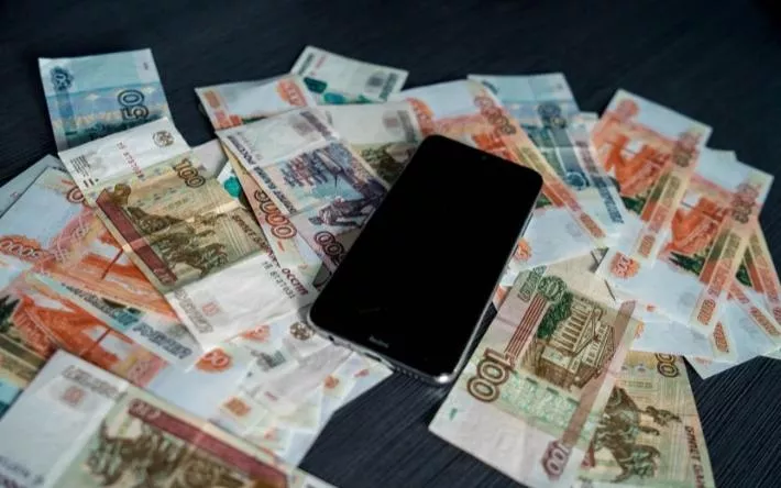 Более 1 миллиона рублей похитили мошенники у жительницы Ижевска
