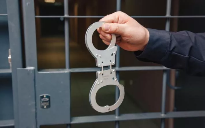 Директора госучреждения задержали в Ижевске по подозрению в получении взяток на 350 тыс. рублей