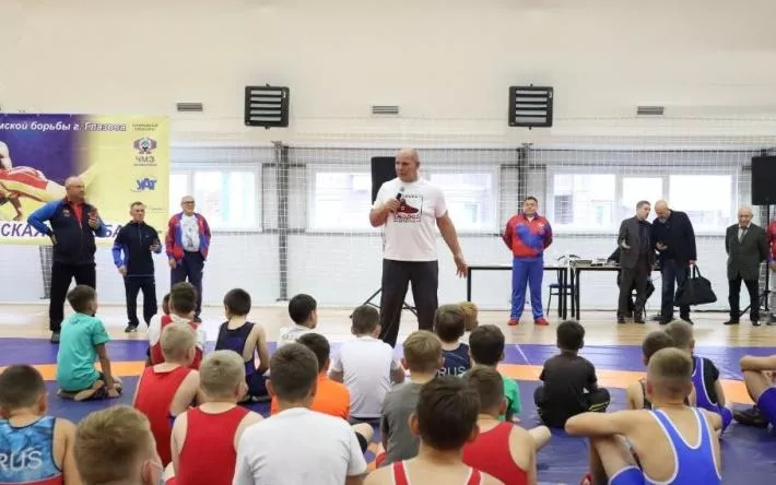 Легенда мирового спорта Александр Карелин провел мастер-класс для юных борцов Удмуртии
