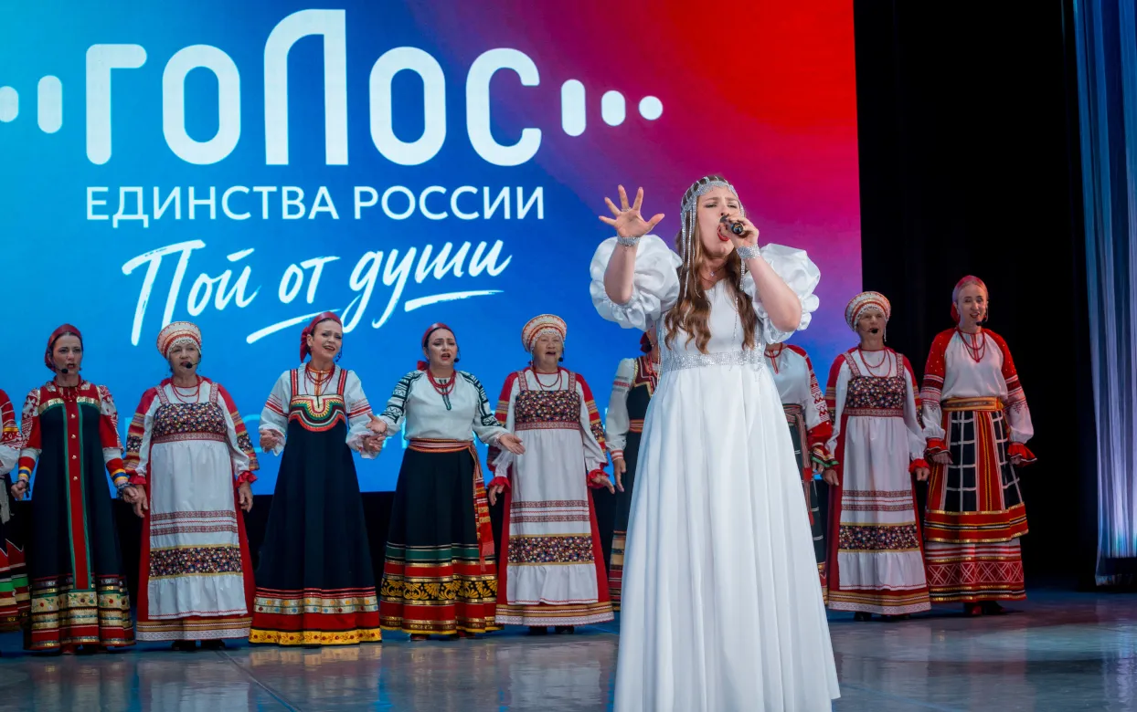 Удмуртская итальянка и бабушка, «раскачавшая» зал: чем удивили полуфиналисты «Голоса единства России» в Воткинске
