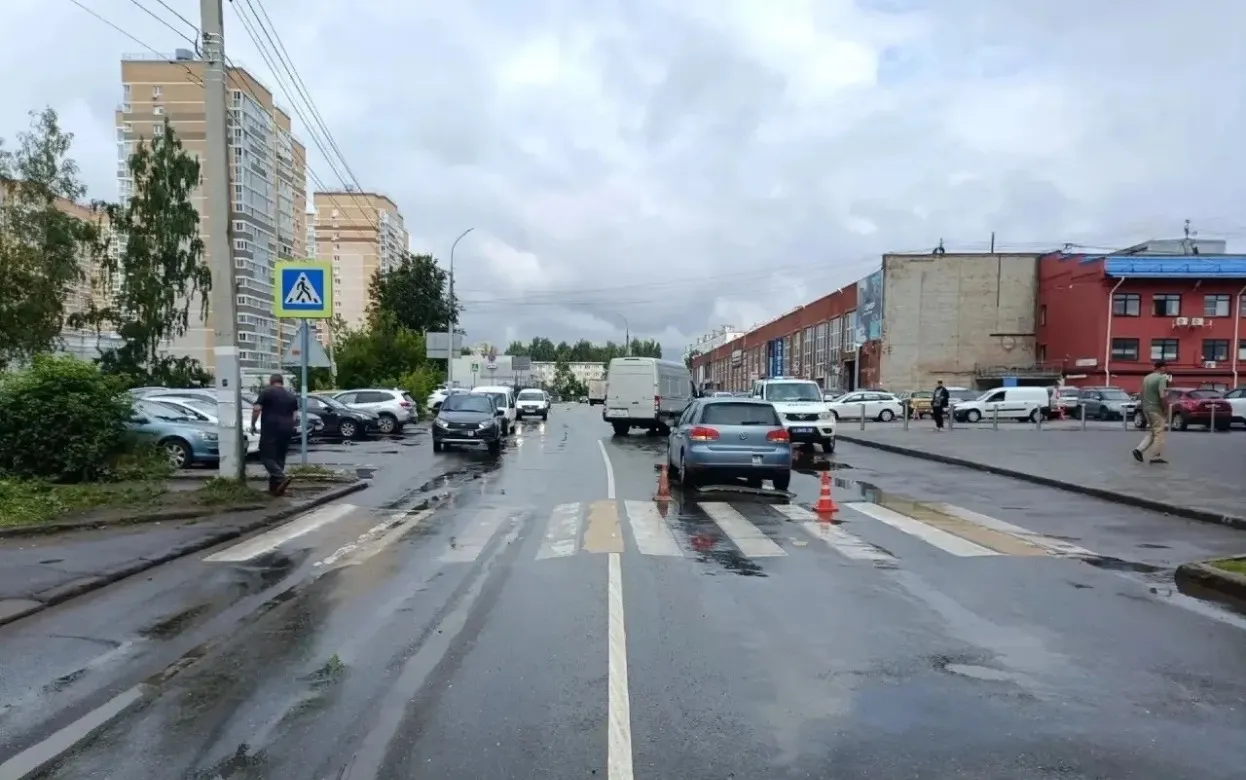 В Ижевске на улице Коммунаров под колеса иномарки попал 46-летний мужчина