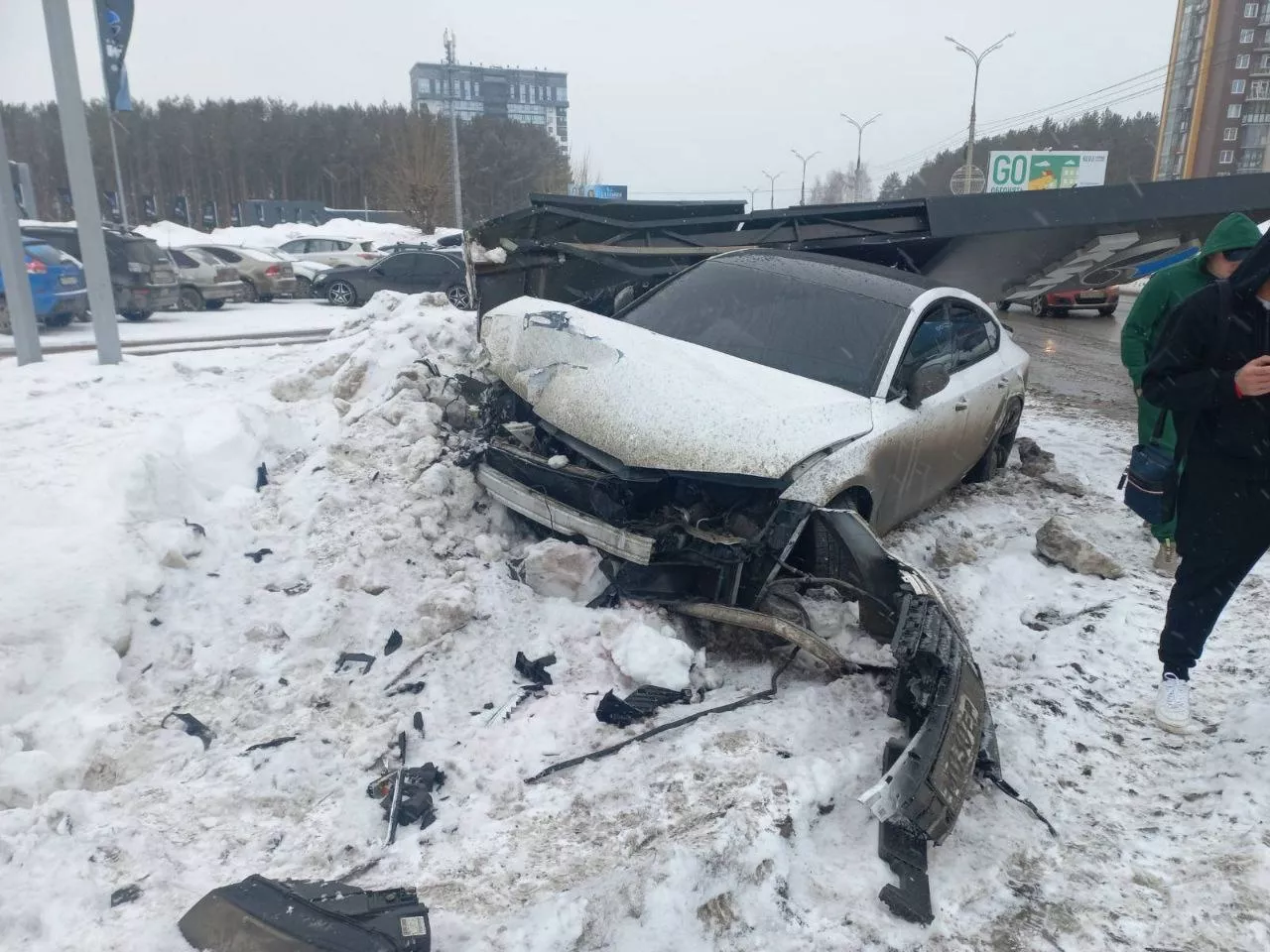 На ул. 10 лет октября в Ижевске произошло ДТП с участием двух автомобилей