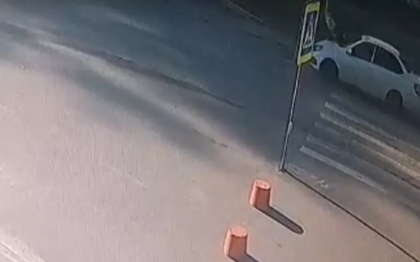 ДТП напротив дома №43 по улице Пугачева. Видео: Госавтоинспекция Удмуртии