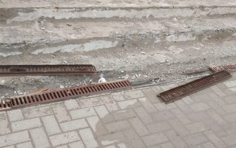 Подрядчик укрепит стенки ливневых стоков.
