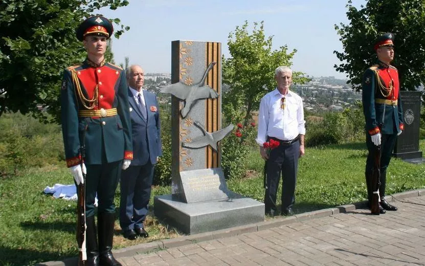 Памятный знак защищавшим Сталинград жителям Удмуртии открыли на Мамаевом кургане