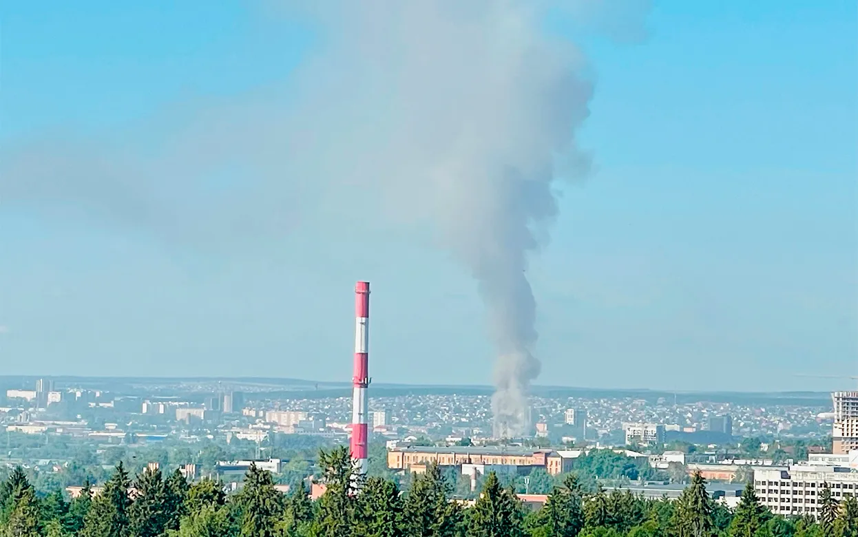 Видео: на ул. Пойма в Ижевске загорелся склад