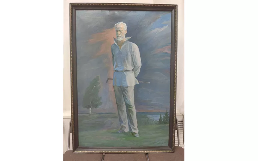 Портрет Чайковского в полный рост передали музею-усадьбе композитора в Удмуртии
