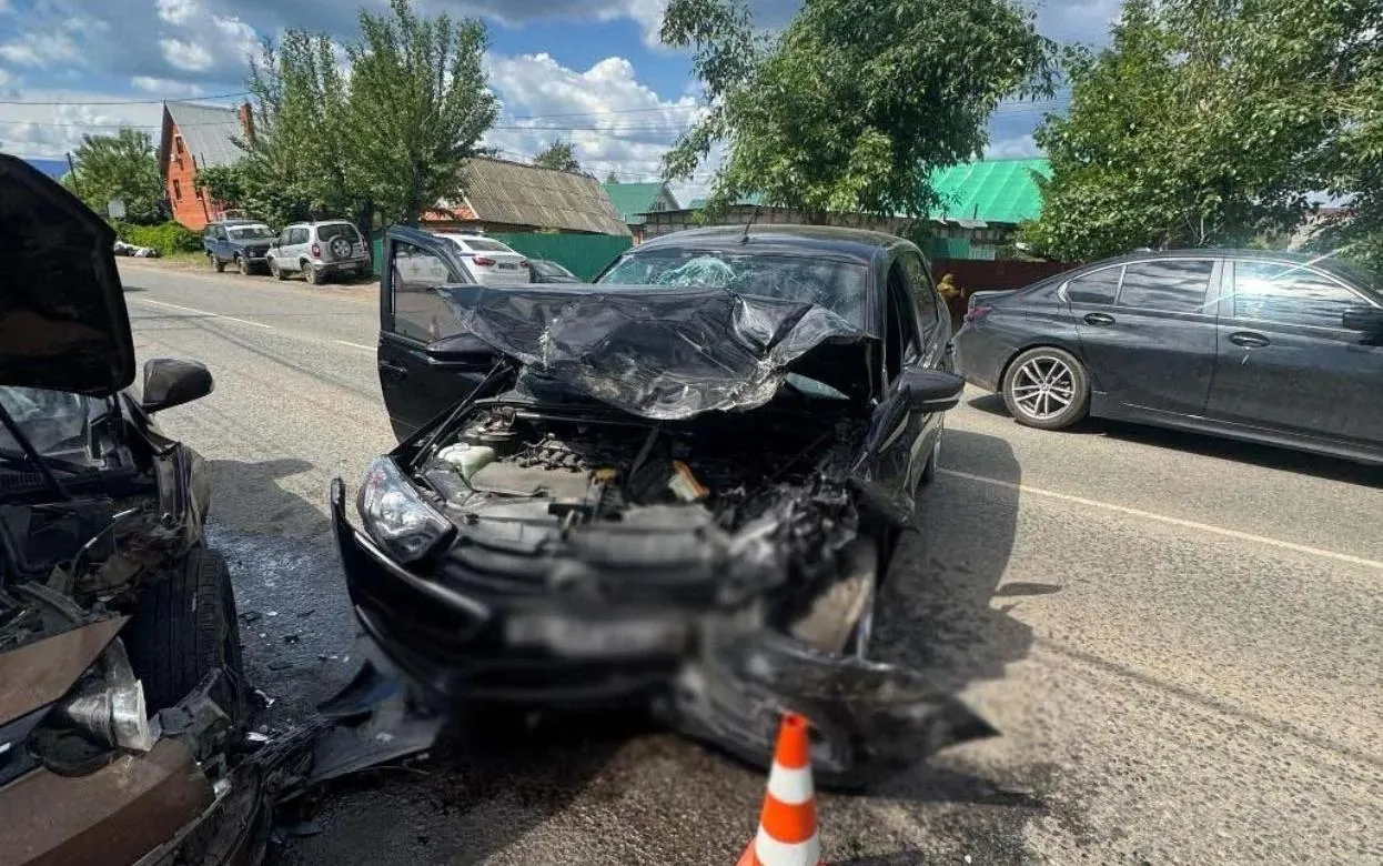 Двое взрослых и трое детей пострадали в ДТП в Ижевске