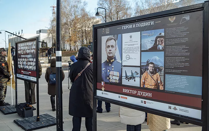 Фотобульвар «Герои и подвиги» открылся на Центральной площади в Ижевске