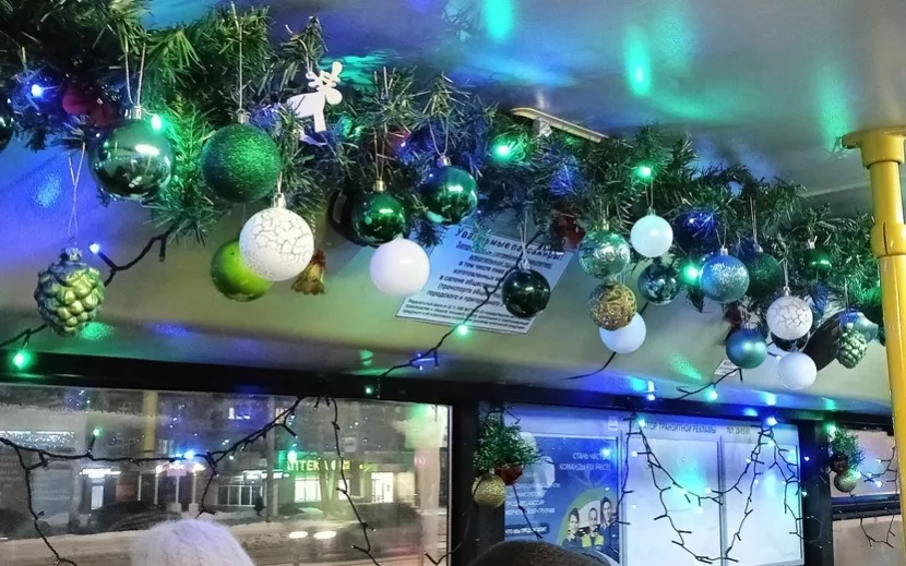 Новогодний троллейбус в Ижевске. Фото: Григорий Кудреватых